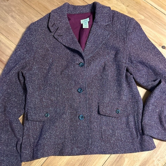 L.L. Bean medium wool nylon silk blazer. In excellent condition. Burgundy color - Picture 1 of 11